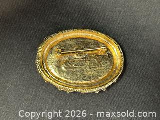 MaxSold Auction: Vintage Tiger's Eye Chip Oval Brooch - London (Ontario, Canada) PARTNER MANAGED Downsizing Online Auction - Trillium Crescent