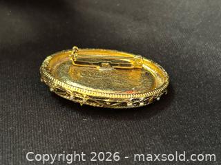 MaxSold Auction: Vintage Tiger's Eye Chip Oval Brooch - London (Ontario, Canada) PARTNER MANAGED Downsizing Online Auction - Trillium Crescent