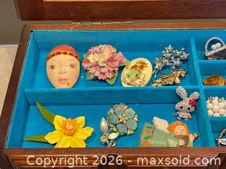 MaxSold Auction: Vintage Wooden Jewelry Box with Mirror & Drawers — Includes Jewelry Collection - London (Ontario, Canada) PARTNER MANAGED Downsizing Online Auction - Trillium Crescent
