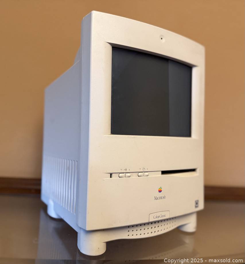 Apple Macintosh Color Classic Computer | Maxsold