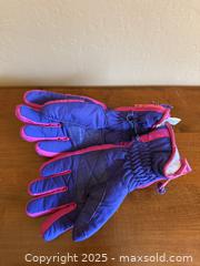 MaxSold Auction: Vintage Columbia Bugaboo Gloves - Los Altos (California, USA) SELLER MANAGED Estate Sale Online Auction - Newcastle Drive