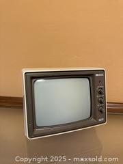 MaxSold Auction: Vintage HP Hewlett-Packard 82912A Moniter - Los Altos (California, USA) SELLER MANAGED Estate Sale Online Auction - Newcastle Drive