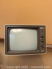 MaxSold Auction: Vintage HP Hewlett-Packard 82912A Moniter - Los Altos (California, USA) SELLER MANAGED Estate Sale Online Auction - Newcastle Drive