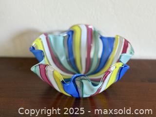 MaxSold Auction: Vintage Murano Style Glass Hankerchief Venetian Latticino Filigrana Ribbon Art Glass Bowl - Los Altos (California, USA) SELLER MANAGED Estate Sale Online Auction - Newcastle Drive
