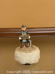 MaxSold Auction: Vintage Ron Lee 1987 Going Anywhere Hitchhiking Clown 24k Gold  Hand Painted Figurine - Los Altos (California, USA) SELLER MANAGED Estate Sale Online Auction - Newcastle Drive