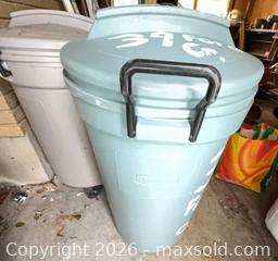 MaxSold Auction: Garbage and Recycling B - London (Ontario, Canada) PARTNER MANAGED Downsizing Online Auction - Ford Crescent