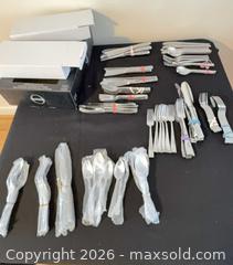 MaxSold Auction: Oneida Silverware A - London (Ontario, Canada) PARTNER MANAGED Downsizing Online Auction - Ford Crescent