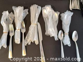 MaxSold Auction: Oneida Silverware A - London (Ontario, Canada) PARTNER MANAGED Downsizing Online Auction - Ford Crescent