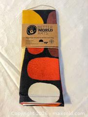 MaxSold Auction: Tea Towels, Dishcloth, Onion Holders A - London (Ontario, Canada) PARTNER MANAGED Downsizing Online Auction - Ford Crescent