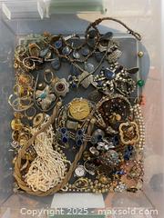 MaxSold Auction: Vintage costume jewelry  - San Jose (California, USA) SELLER MANAGED Estate Sale Online Auction -  Bennett Way