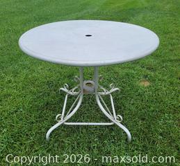 MaxSold Auction: Vintage Aluminum Outdoor Bistro Table - East Cocalico Township (Pennsylvania, USA) SELLER MANAGED Downsizing Online Auction - Stevens Road                   