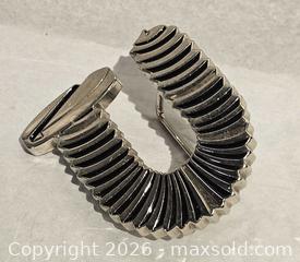 MaxSold Auction: Belt buckle  - Toronto (Ontario, Canada) SELLER MANAGED Commercial Liquidation Online Auction - Revlis Crescent