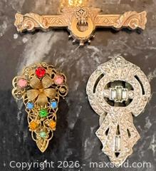 MaxSold Auction: Lot of Old Antique Art Deco Jewelry Fur Clips Ornate Gold Brooch Gold Rhinestones Crystals 1900s - Pickering (Ontario, Canada) PARTNER MANAGED Reseller Online Auction -  Granite Court