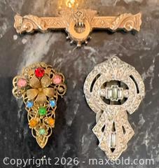 MaxSold Auction: Lot of Old Antique Art Deco Jewelry Fur Clips Ornate Gold Brooch Gold Rhinestones Crystals 1900s - Pickering (Ontario, Canada) PARTNER MANAGED Reseller Online Auction -  Granite Court