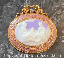 MaxSold Auction: Retired New Vintage Large 2"x2" Joan Rivers Purple Cameo Styled Gold Plated Rhinestones Gold plated Brooch  - Pickering (Ontario, Canada) PARTNER MANAGED Reseller Online Auction -  Granite Court