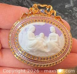 MaxSold Auction: Retired New Vintage Large 2"x2" Joan Rivers Purple Cameo Styled Gold Plated Rhinestones Gold plated Brooch  - Pickering (Ontario, Canada) PARTNER MANAGED Reseller Online Auction -  Granite Court