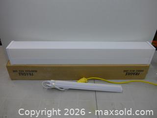 MaxSold Auction: 36" Double Bulb Flouresent Fixture - New Westminster (British Columbia, Canada) SELLER MANAGED Downsizing Online Auction - Eighth Street