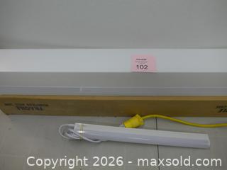 MaxSold Auction: 36" Double Bulb Flouresent Fixture - New Westminster (British Columbia, Canada) SELLER MANAGED Downsizing Online Auction - Eighth Street