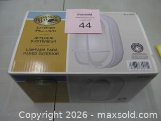 MaxSold Auction: Hampton Bay Exterior Wall/Bulkhead Light Model 410915 White - New Westminster (British Columbia, Canada) SELLER MANAGED Downsizing Online Auction - Eighth Street
