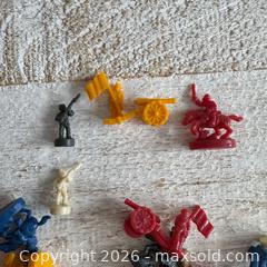 MaxSold Auction: Mixed Miniature Game Pieces - Kingston (Ontario, Canada) SELLER MANAGED Downsizing Online Auction - Bishop Street