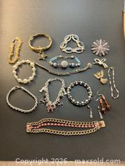 MaxSold Auction: Vintage Costume Jewelry, Bracelets, Brooches, Earrings - Coquitlam (British Columbia, Canada) SELLER MANAGED Downsizing Online Auction - Delestre Avenue