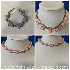 MaxSold Auction: Vintage lucite thermoset, necklace & bracelet, jewelry, 3pcs  - Coquitlam (British Columbia, Canada) SELLER MANAGED Downsizing Online Auction - Delestre Avenue