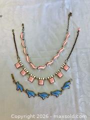 MaxSold Auction: Vintage lucite thermoset, necklace & bracelet, jewelry, 3pcs  - Coquitlam (British Columbia, Canada) SELLER MANAGED Downsizing Online Auction - Delestre Avenue