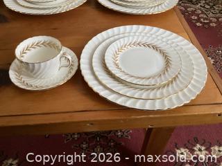 MaxSold Auction: Aynsley Arundel  - Ottawa (Ontario, Canada) SELLER MANAGED Reseller Online Auction - Carp Road