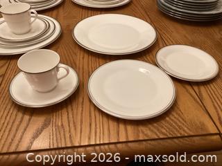 MaxSold Auction: Royal Doulton Platinum Concord  - Ottawa (Ontario, Canada) SELLER MANAGED Reseller Online Auction - Carp Road
