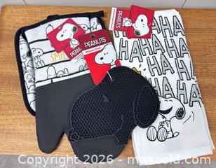 MaxSold Auction: Snoopy Kitchen Textiles  - Toronto (Ontario, Canada) SELLER MANAGED Downsizing Online Auction - Kingston Road (STORAGE)