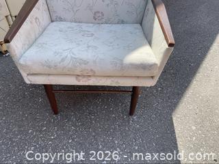 MaxSold Auction: Vintage MCM Arm Chair - Toronto (Ontario, Canada) SELLER MANAGED Downsizing Online Auction - Kingston Road (STORAGE)