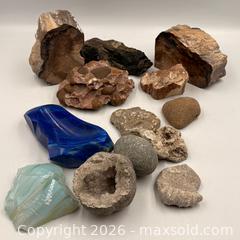 MaxSold Auction: Collection of Geode, Crystals and Other Geological Structures - Oakville (Ontario, Canada) PARTNER MANAGED Estate Sale Online Auction - Lakeshore Road West