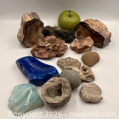 MaxSold Auction: Collection of Geode, Crystals and Other Geological Structures - Oakville (Ontario, Canada) PARTNER MANAGED Estate Sale Online Auction - Lakeshore Road West