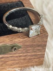 MaxSold Auction: Vintage Costume Princess Cut Gem Stone Patterned Ring Sz. 10 - Toronto (Ontario, Canada) SELLER MANAGED Reseller Online Auction - Bayview Avenue