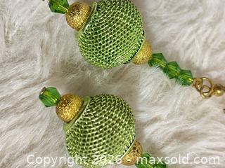 MaxSold Auction: Vintage Hanging Green Woven Metal Gem Earrings - Toronto (Ontario, Canada) SELLER MANAGED Reseller Online Auction - Bayview Avenue