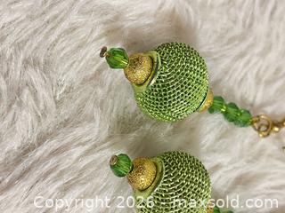 MaxSold Auction: Vintage Hanging Green Woven Metal Gem Earrings - Toronto (Ontario, Canada) SELLER MANAGED Reseller Online Auction - Bayview Avenue