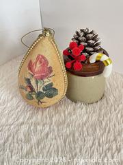 MaxSold Auction: Vintage Sugar Frost Ribboned Christmas Ornament Rose Motif - Toronto (Ontario, Canada) SELLER MANAGED Reseller Online Auction - Bayview Avenue