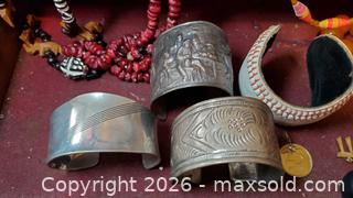 MaxSold Auction: Lot of Vintage Costume Jewelry B - Needham (Massachusetts, USA) Estate Sale Online Auction - Country Way