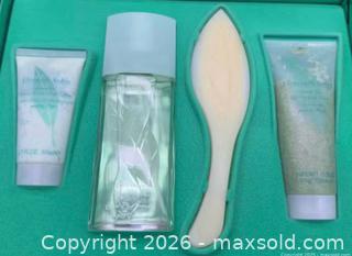 MaxSold Auction: Elizabeth Arden gift set new - Markham (Ontario, Canada) SELLER MANAGED Downsizing Online Auction - Loring Crescent