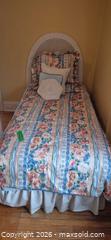 MaxSold Auction: Wicker Headboard Daybed with Mattress & Floral Bedding - Toronto (Ontario, Canada) PARTNER MANAGED Downsizing Online Auction - Dawlish Avenue