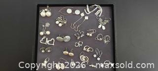 MaxSold Auction: Costume jewelry - Burlingame (California, USA) SELLER MANAGED Reseller Online Auction - Adrian Road (STORAGE)