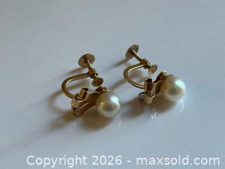 MaxSold Auction: Pair of Vintage 10K Gold + Cultured Pearl Screw Back Earrings - Toronto (Ontario, Canada) PARTNER MANAGED Estate Sale Online Auction - Leacock Crescent