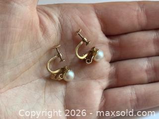 MaxSold Auction: Pair of Vintage 10K Gold + Cultured Pearl Screw Back Earrings - Toronto (Ontario, Canada) PARTNER MANAGED Estate Sale Online Auction - Leacock Crescent