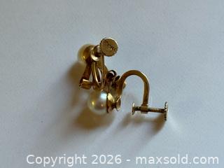 MaxSold Auction: Pair of Vintage 10K Gold + Cultured Pearl Screw Back Earrings - Toronto (Ontario, Canada) PARTNER MANAGED Estate Sale Online Auction - Leacock Crescent