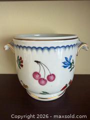 MaxSold Auction: Richard Ginori Italian Porcelain Cachepots Planters  - Toronto (Ontario, Canada) PARTNER MANAGED Estate Sale Online Auction - Leacock Crescent