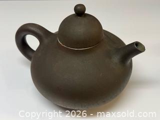 MaxSold Auction: Pair of Tekanna Denmark Ceramic Dark Taupe Brown Teapots - Toronto (Ontario, Canada) PARTNER MANAGED Estate Sale Online Auction - Edmond Avenue