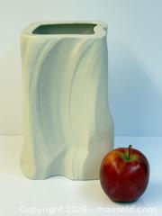 MaxSold Auction: Rosenthal Martin Freyer Porcelain Vase  - Toronto (Ontario, Canada) PARTNER MANAGED Estate Sale Online Auction - Edmond Avenue