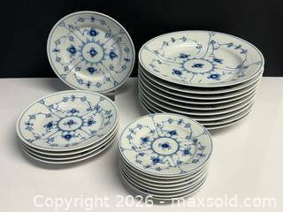 MaxSold Auction: Vintage Royal Copenhagen Blue Onion Dinnerware - Toronto (Ontario, Canada) PARTNER MANAGED Estate Sale Online Auction - Edmond Avenue