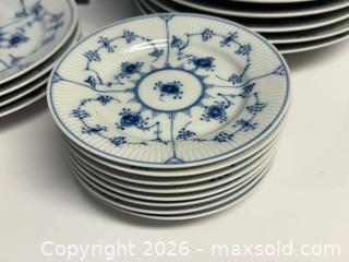 MaxSold Auction: Vintage Royal Copenhagen Blue Onion Dinnerware - Toronto (Ontario, Canada) PARTNER MANAGED Estate Sale Online Auction - Edmond Avenue