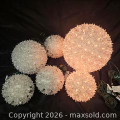 MaxSold Auction: LARGE SET OF ACRYLIC STRING LIGHTS - Toronto (Ontario, Canada) PARTNER MANAGED Downsizing Online Auction - Research Road (STORAGE)